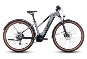 VTT Electrique Semi Rigide Cube Reaction Hybrid Performance 500 Allroad Trapeze Shimano Alivio 9V 500 Wh 29 Gris Vert 2023 1.jpeg