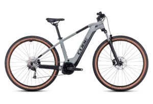 VTT Electrique Semi Rigide Cube Reaction Hybrid Performance 500 Shimano Alivio 9V 500 Wh 29 gris 2023.jpeg