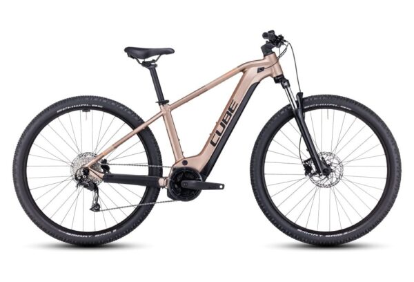 VTT Électrique Semi-Rigide Cube Reaction Hybrid Performance 500 Shimano Alivio 9V 500 Wh 29″ Marron2023