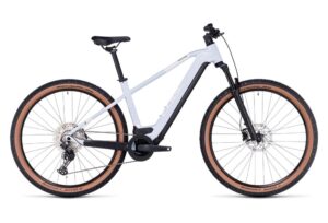 VTT Electrique Semi Rigide Cube Reaction Hybrid Pro 500 Shimano Deore 11V 500 Wh 29 Blanc Flash 2023 1.jpeg