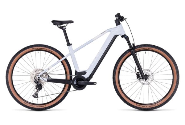 VTT Électrique Semi-Rigide Cube Reaction Hybrid Pro 625 Shimano Deore 11V 625 Wh 29″ Blanc Flash 2023